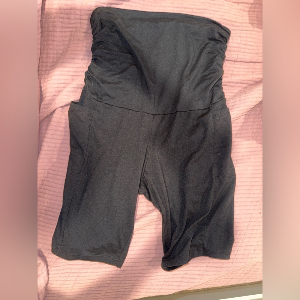 Black Women's High-Waist Biker Shorts with Side Pockets